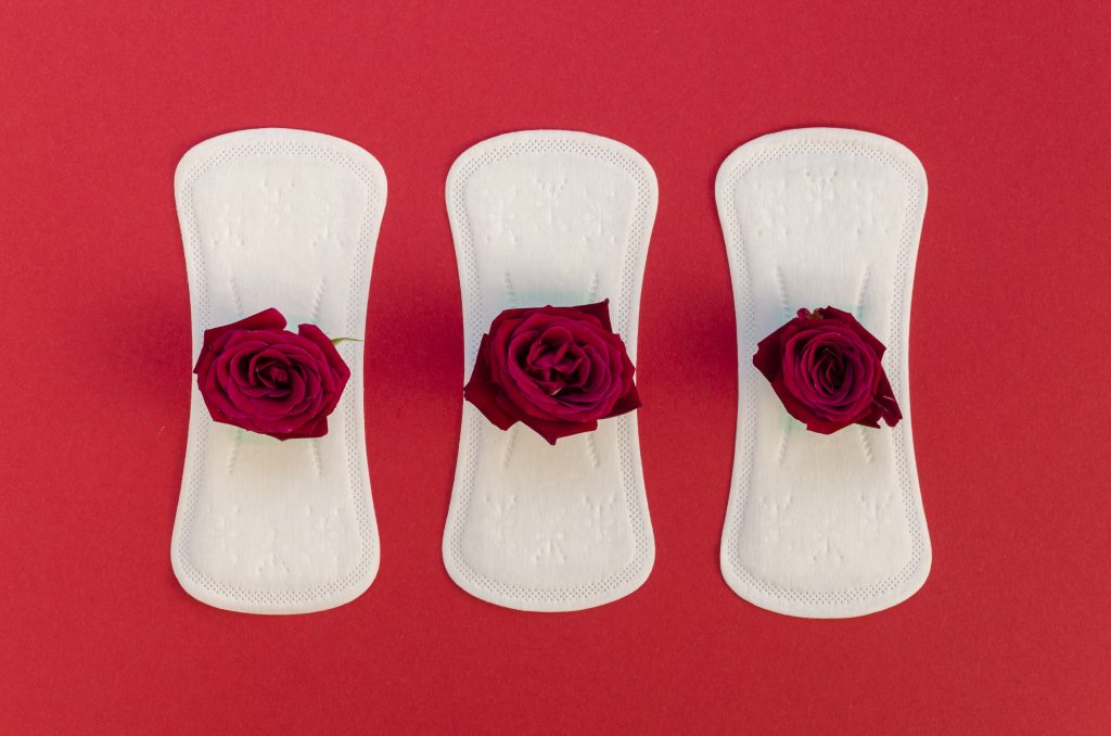 series sanitary pads with red roses